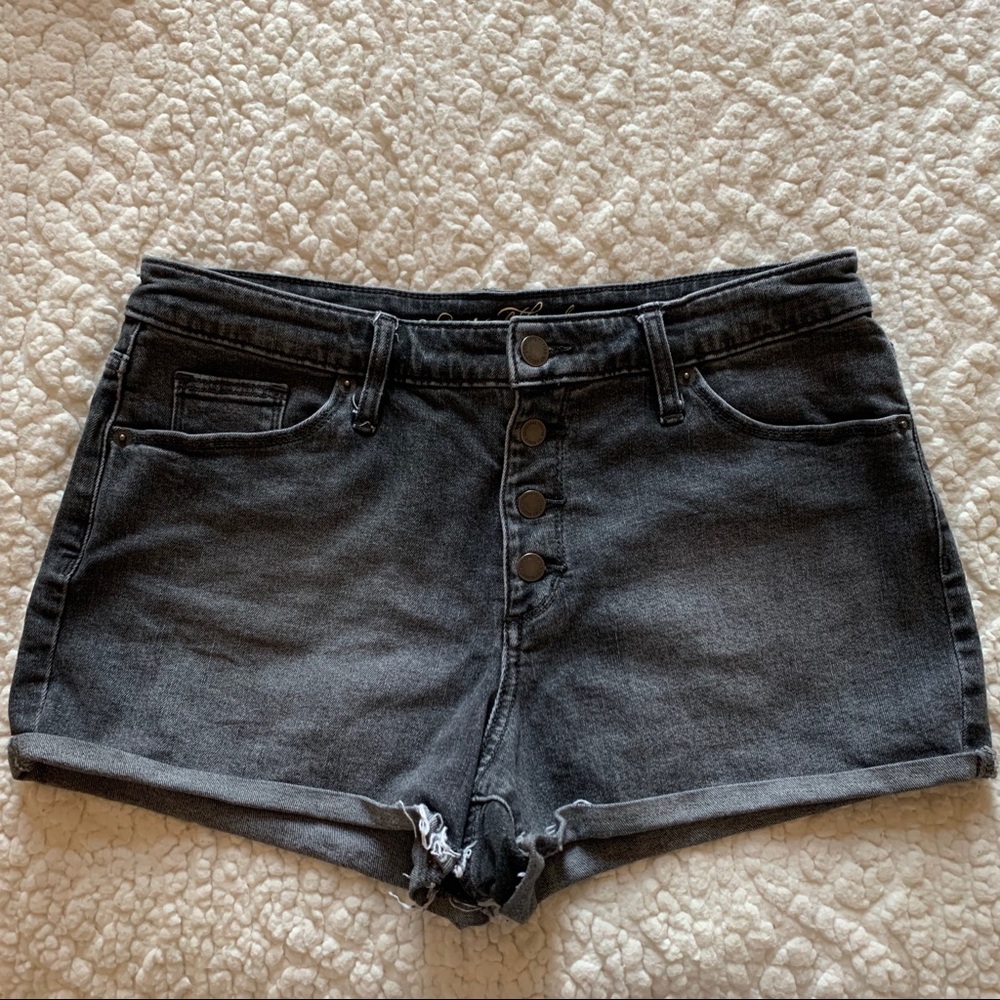 Universal Thread Size 8 Vintage style shorts